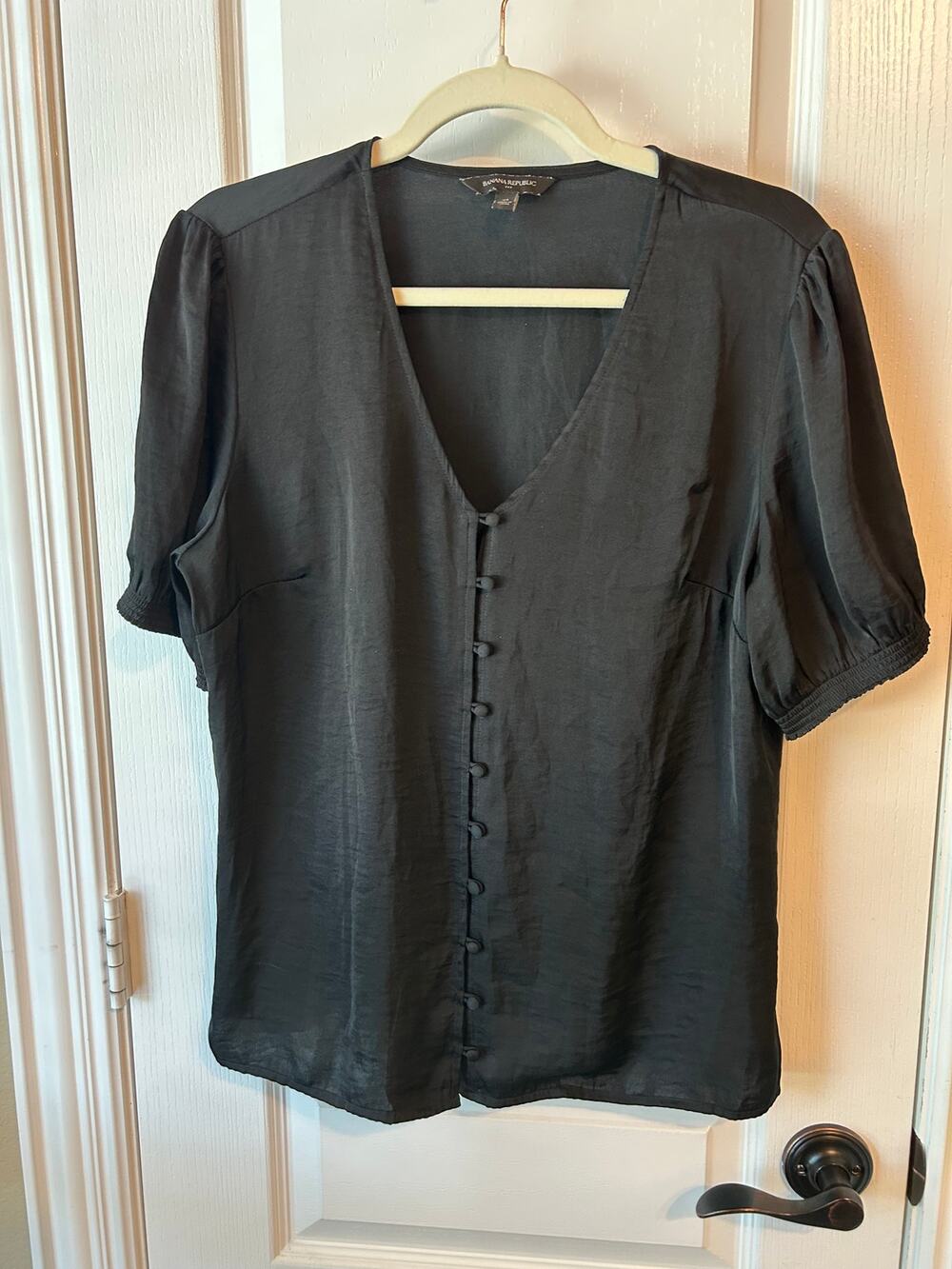 Banana Republic Medium Silky Short Sleeve Button Down V-Neck